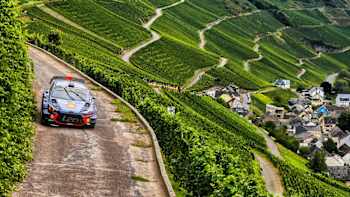 Neuville a través de los viñedos alemanes Thierry Neuville (BEL) durante el FIA World Rally Championship 2017 en Bostalsee (Alemania).