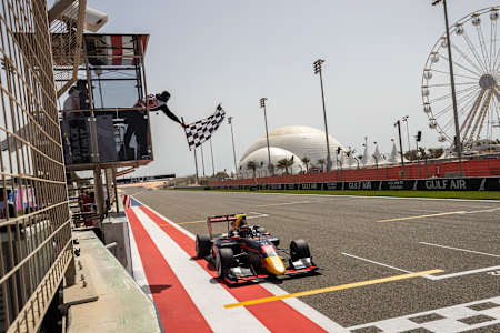 On vous explique tout sur la signification des drapeaux en Formule 1.