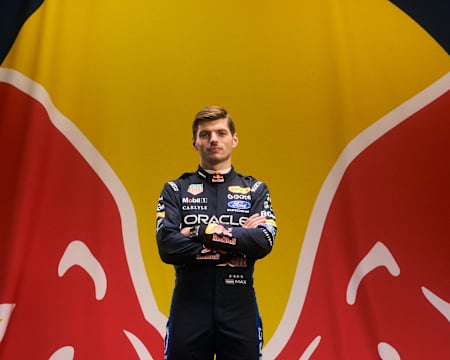 マックス・フェルスタッペンが2026シーズン用ヘルメットを公開！ | F1