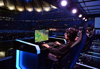 Vor tausenden Fans LoL spielen - ein Gamer-Traum Vor tausenden Fans LoL spielen - ein Gamer-Traum