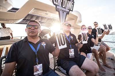 Todos los jueces premiaron a Gary Hunt con un 10 en su último salto durante la quinta parada de las Series Mundiales de Red Bull Cliff Diving en Beirut, Líbano, el 14 de julio de 2019.