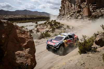 Stéphane Peterhansel led a Peugeot 1-2-3