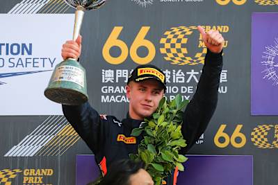Le jeune pilote de 19 ans Juri Vips est un autre grand espoir du Red Bull Junior Team. Actuellement en Super Formula, Vips rêve de marcher dans les pas du pilote F1 Pierre Gasly.