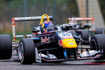 Le pilote automobile néerlandais Max Verstappen a intégré le Red Bull Junior Team en août 2014.