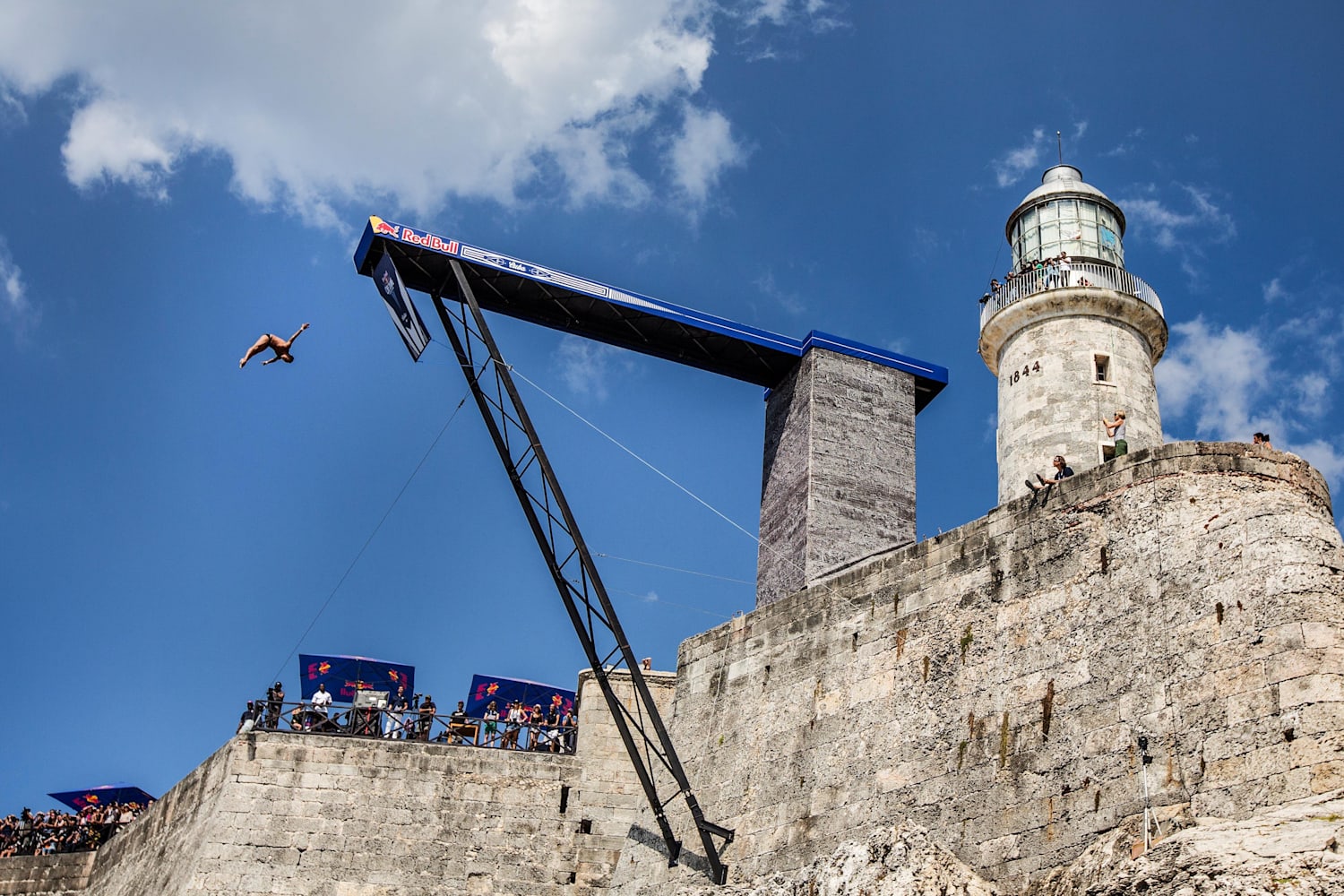 Red Bull Cliff Divingが開幕
