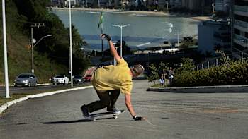 Madars Apse Cess Slides in Brazil while shooting Skate Tales.