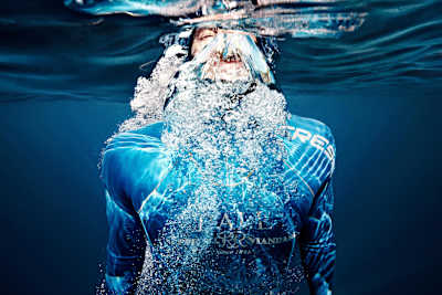 Guillaume Néry plonge en Polynésie Française