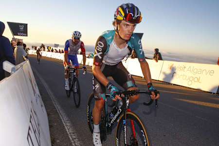 Toni Palzer auf einer Etappe bei der Volta ao Algarve in Portugal.