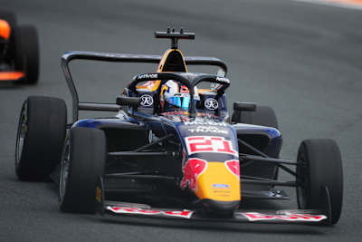 Alisha Palmowski races around Zandvoort