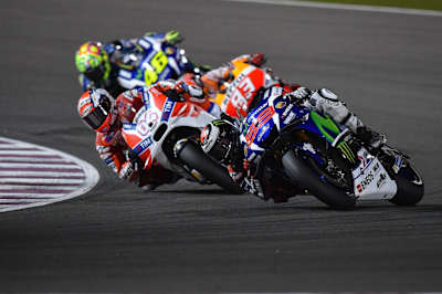 Lorenzo is hounded by Dovizioso and Márquez