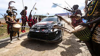 Le pilote Elfyn Evans et son copilote Scott Martin de Toyota Gazoo Racing WRT sont vus lors du championnat du monde des rallyes du Kenya à Naivasha, au Kenya, le 23 mars 2025.