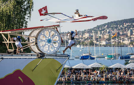 Red Bull Flugtag: Verrückteste Flugzeuge & Designs
