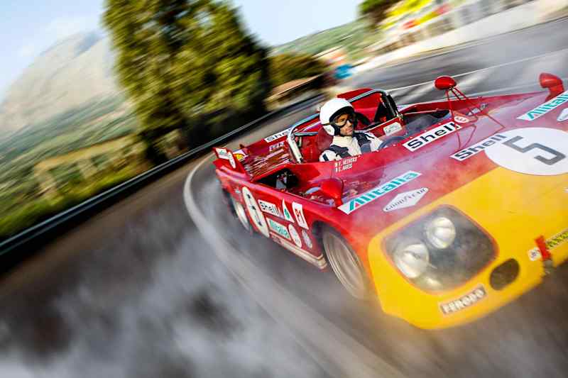 Ricciardo drives a classic Alfa Romeo at Targa Florio
