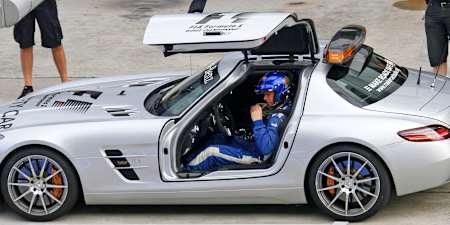 Bernd Maylander dans sa Mercedes-Benz SLS Safety Car en 2010 au Grand Prix de Malaisie.