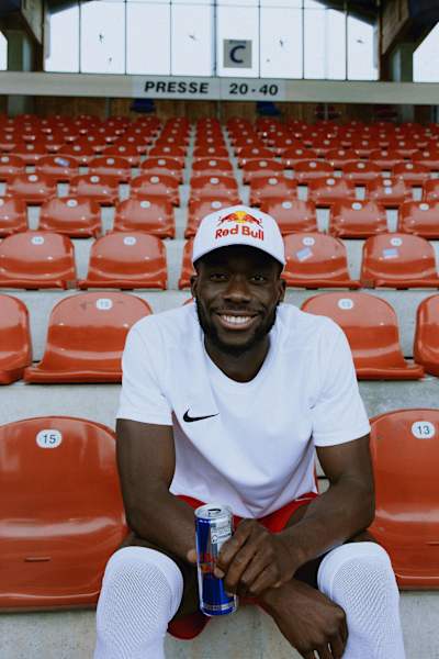  Le joueur canadien de football Alphonso Davies est prêt.