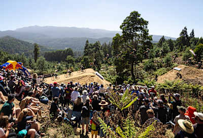 Gracey Hemstreet am 24. Februar 2024 bei Red Bull Hardline im Maydena Bike Park, Australien.