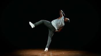 Brazilian b-boy Pelezinho busts one of his signature moves in a special freeze-time video.