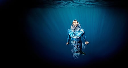 在深海裡，他們只能看見一片漆黑