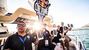 Un plongeon extrême parfait est toujours récompensé par une note de 10 au Red Bull Cliff Diving. Découvrez pourquoi dans l'épisode 6 de Deep Dive.