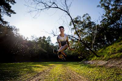 Timothy Ho Chu-Ting fait de la corde à sauter pendant le New Challenge.