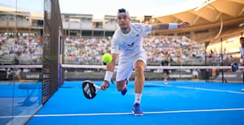 Ale Galán runs to hit the ball as he competes at the Sevilla Premier Padel P2 2024 final in Sevilla, Spain, on an outdoor court