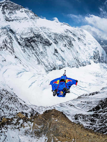 Valery Rozov jumps at the North Everest from 7,220m
