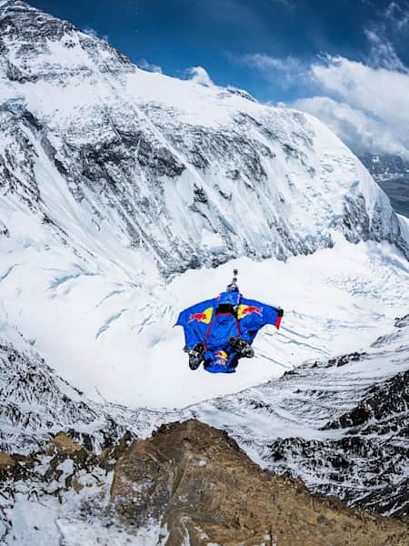 Valery Rozov jumps at the North Everest from 7,220m