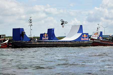George Ntavoutian während des Red Bull Boat Transfer in Huizen, Niederlande, am 21. Mai 2026.   