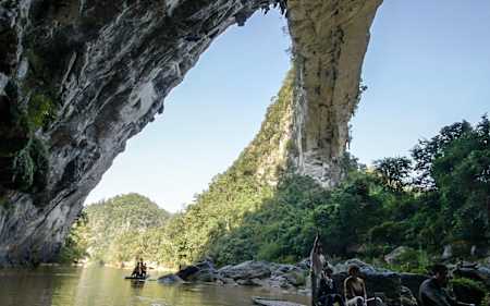 Besøkende på Fairy Bridge i Kina