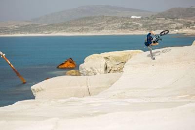 BMX tour με τον Πάνο Μανάρα στο Αιγαίο
