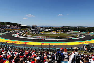 Le tracé du circuit du Hungaroring, qui accueille le Grand Prix F1 de Hongrie a la particularité d’être particulièrement lent, bosselé et très étroit.