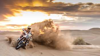 Jordi Viladoms digs down in the dunes