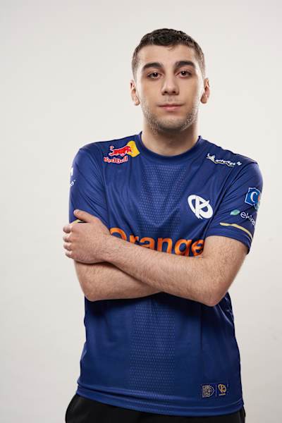 Au mid, l'équipe League of Legends de la Karmine Corp a décidé de s’appuyer sur son académie avec le joueur Vladi qui débarque après un bon début de saison 2024 en LFL.