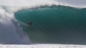 Eddie Blackwell ajeitando a linha para a onda da vida