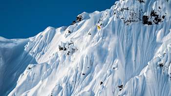 Hubschrauberpilotin Mary Wilcock schafft einen unglaublichen Heli-Drop-Off für Fabian Lentsch in Alaska.