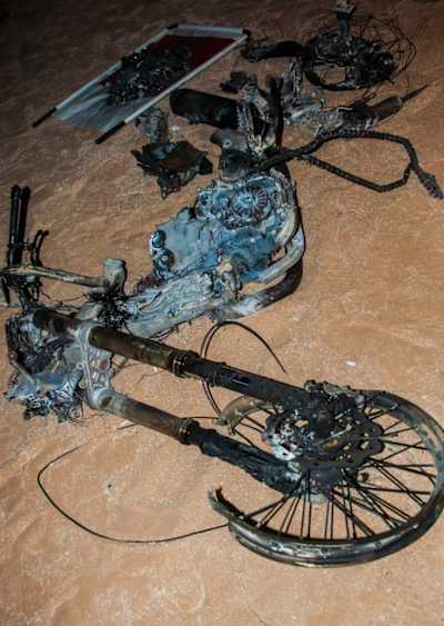 Así quedó mi Suzuki MX 450 Z después del accidente. Tengo suerte de haber salido vivo. Esta foto la sacó el ‘camión escoba’ que recorre la etapa al final de cada día.