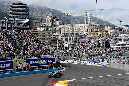 Der ePrix, der weniger als eine Stunde dauert, unterscheidet sich deutlich von einem F1-Rennen, das zwischen 80 und 120 Minuten dauert.