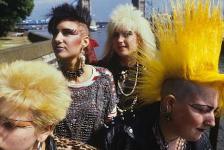 Панк-тусовка под Тауэрским мостом Панк-тусовка под Тауэрским мостом