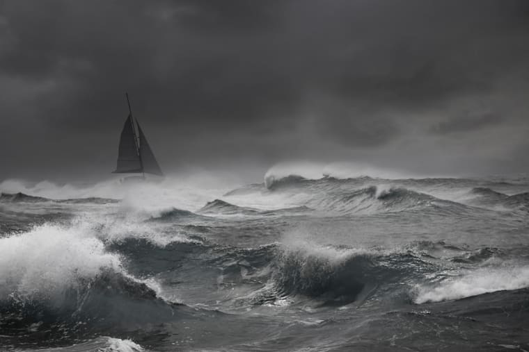 Wallpaper Reportaje Fotografico De Vela En Condiciones Duras For iPhone