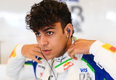 Le pilote britannique Arvid Lindblad est prêt pour ses débuts en Formule 1 avec Racing Bulls en 2026.