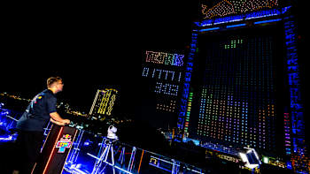 Fehmi Atalar, 13 Aralık 2025'te Birleşik Arap Emirlikleri'nin Dubai kentinde düzenlenen Red Bull Tetris Dünya Finali'nin final maçında oynuyor.