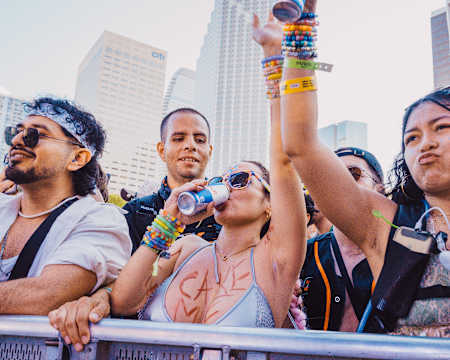 Besucher des Ultra Music Festival am 28. März 2026 in Miami, Florida, Vereinigte Staaten