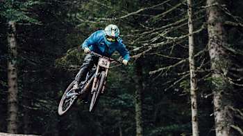 Martin Maes durante la séptima ronda de la UCI DH MTB World Cup 2018 en La Bresse, Francia, el 25 de agosto de 2018.