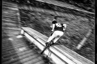 Bei «Slides» grindet der Fahrer über ein Rail oder eine Kante (Ledge).