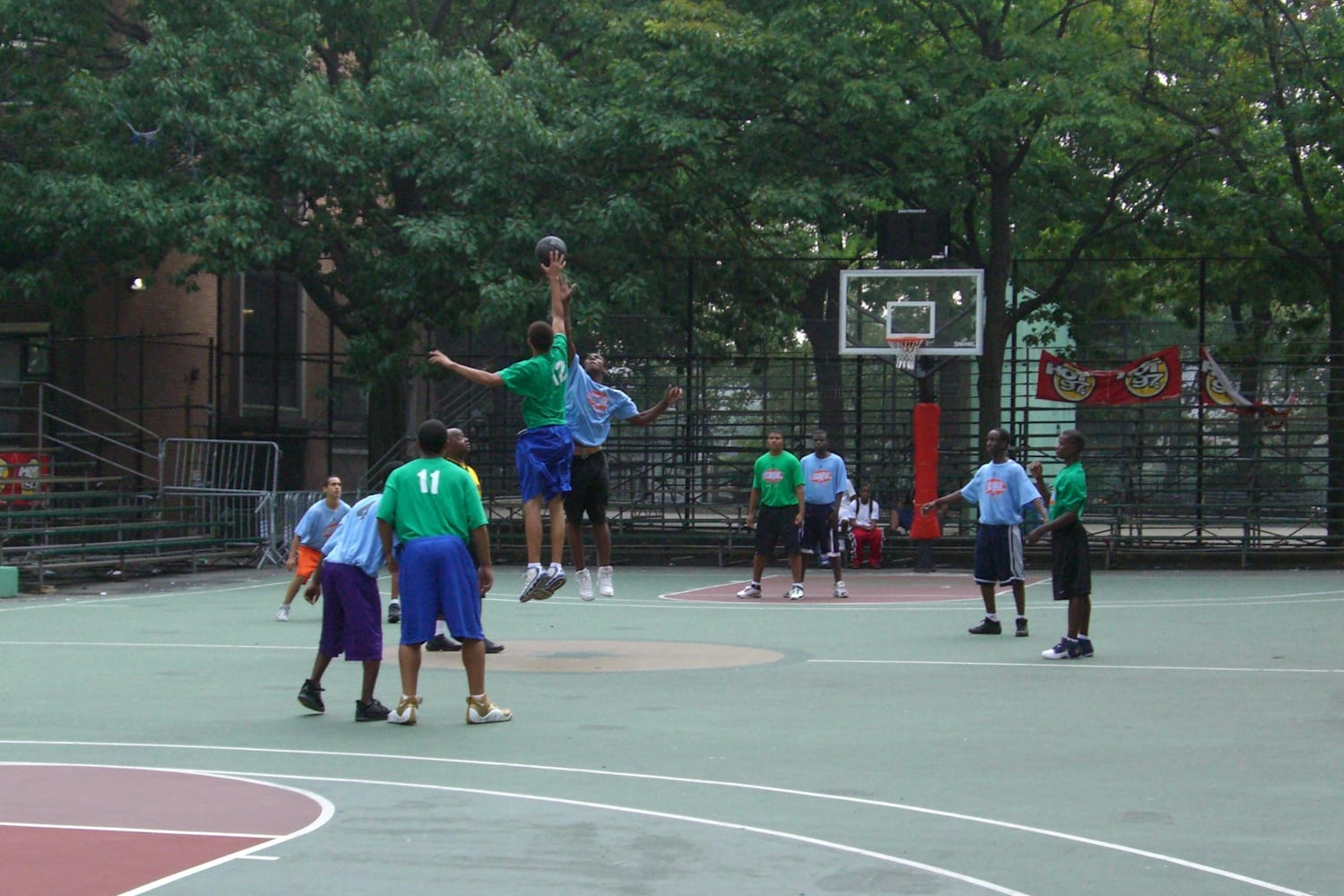 Rucker Park, playground légendaire de New York ! Basket