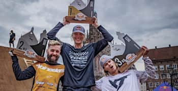 Emil Johansson, Nicholi Rogatkinn und Erik Fedko beim Red Bull District Ride 2022