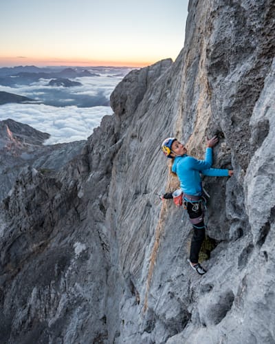 Sasha DiGiulian climbing Rayu 8c