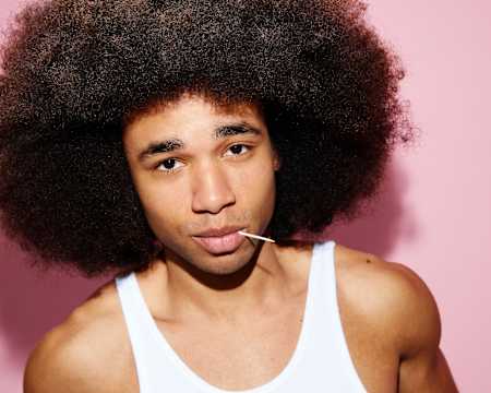 TikTok-Tänzer Noel Robinson alias noelgoescrazy posiert für ein Foto in München.