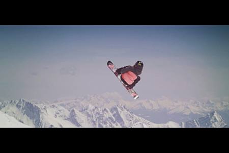 Katie Ormerod en vol lors de sa première féminine d'un double-cork 1080.