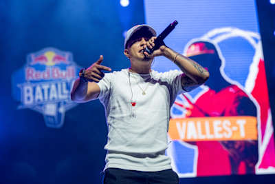 Valles-T en el escenario del Movistar Arena, Bogotá 2025